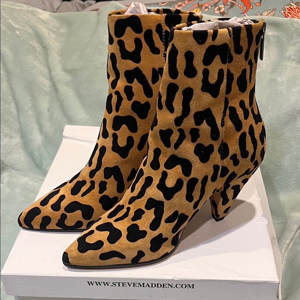 Steve Madden Molly leopard booties. Size 8. New in box.